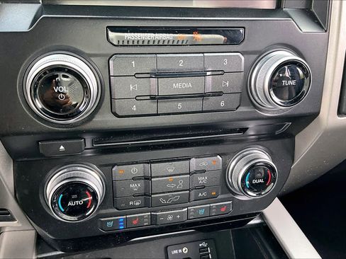 Used 2015 Ford F150 Lariat w/ Equipment Group 502A Luxury image 34