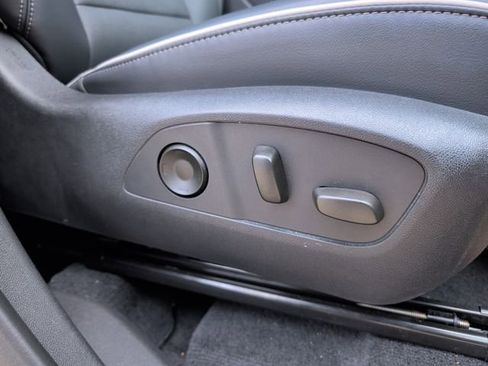 Certified 2025 Buick Enclave Preferred FWD image 33