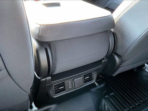 Used 2025 Chevrolet Silverado 1500 LT image 33