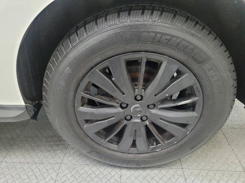 Used 2019 Nissan Pathfinder SL image 31