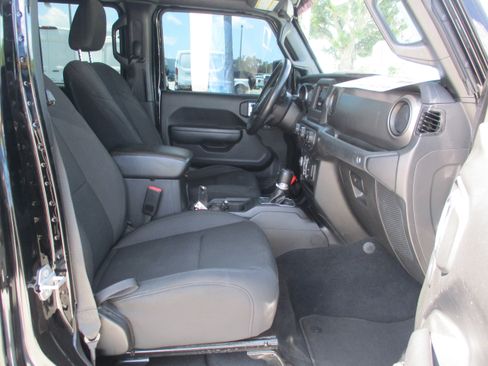 Used 2022 Jeep Gladiator Sport AWD/4WD image 14