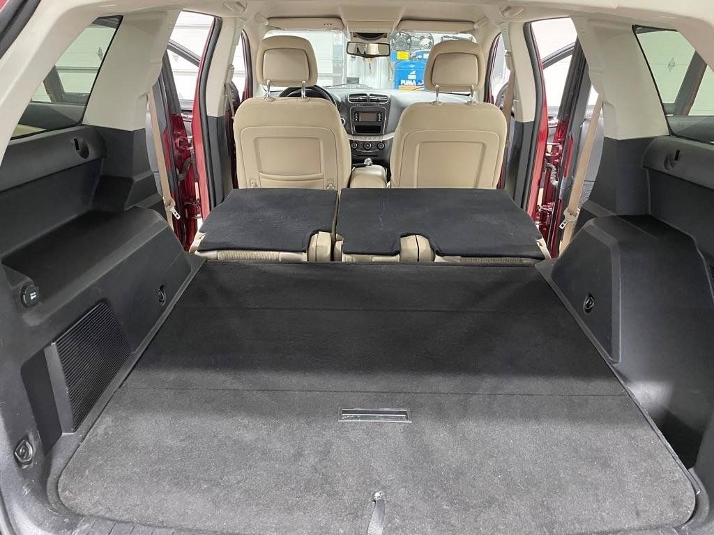 Used 2011 Dodge Journey Mainstreet w/ Popular Equipment Group AWD/4WD image 17