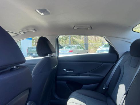 Used 2025 Hyundai Elantra SE image 28