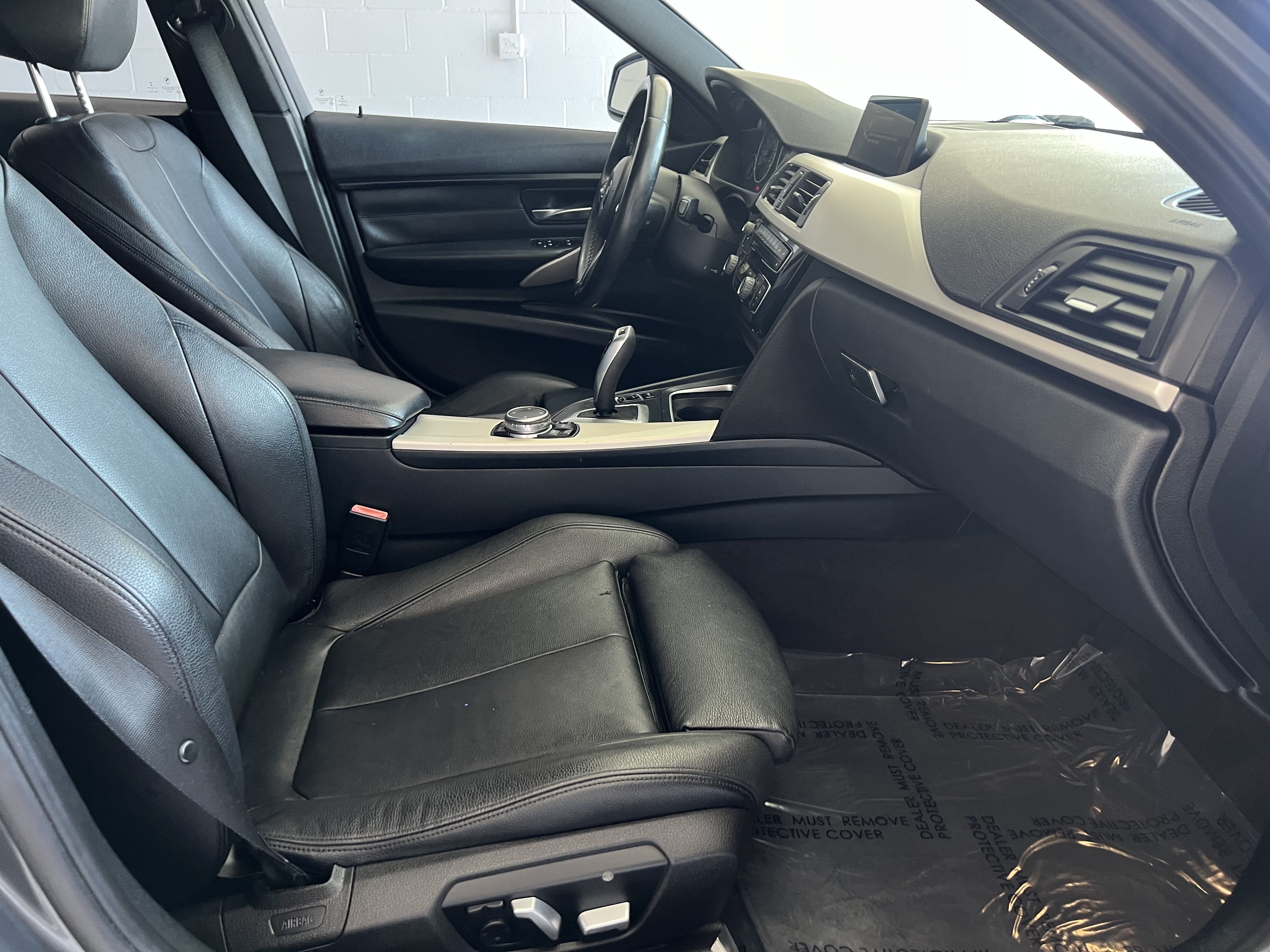 Used 2016 BMW 320i Sedan RWD image 22