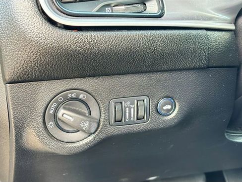 Used 2022 Dodge Challenger GT image 10