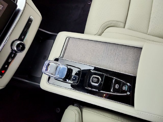 New 2026 Volvo XC90 T8 Ultra w/ Protection Package AWD/4WD image 26