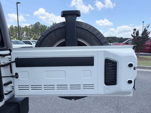 Used 2017 Jeep Wrangler Unlimited Sport AWD/4WD image 31