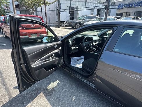 Used 2021 Hyundai Elantra SEL w/ Convenience Package FWD image 10