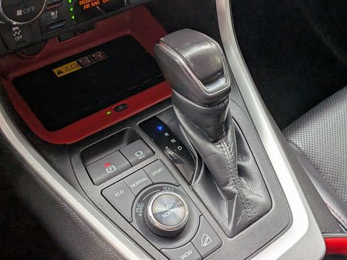 Certified 2022 Toyota RAV4 TRD Off-Road image 26