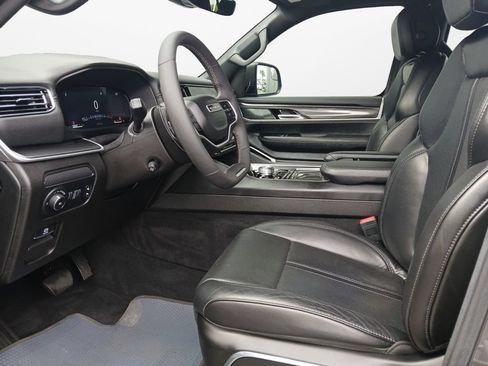 Used 2022 Jeep Wagoneer Series I AWD/4WD image 19