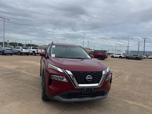 Certified 2023 Nissan Rogue SV FWD image 3