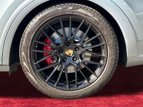 Used 2021 Porsche Cayenne GTS AWD/4WD image 9