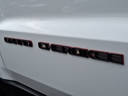 Used 2020 Jeep Grand Cherokee Trailhawk AWD/4WD image 31