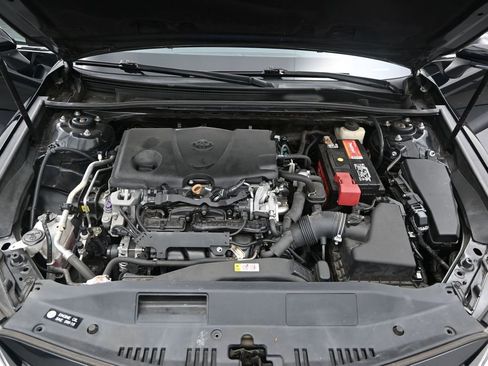 Used 2018 Toyota Camry LE w/ Moonroof Package FWD image 11