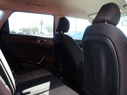 Used 2020 Kia Soul S image 28