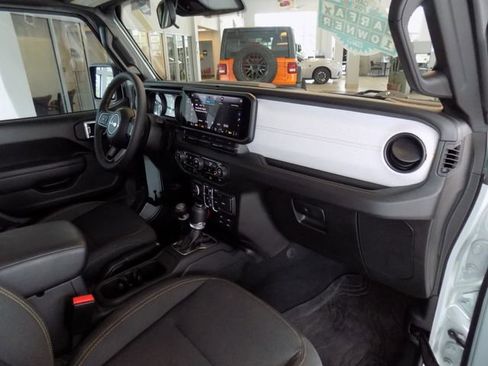Certified 2024 Jeep Wrangler Unlimited w/ Convenience Group AWD/4WD image 24