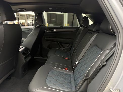 Used 2024 Volkswagen Atlas Cross Sport SEL Premium R-Line AWD/4WD image 29