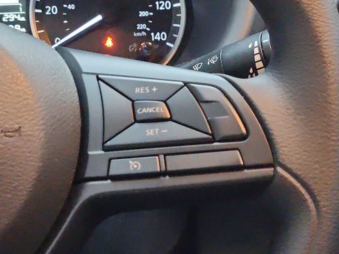 Certified 2025 Nissan Kicks Play S image 21