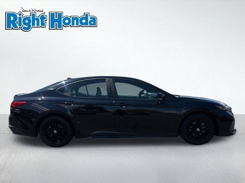 Used 2025 Toyota Camry SE FWD image 8