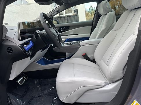 New 2026 Cadillac Optiq Luxury 2 image 19