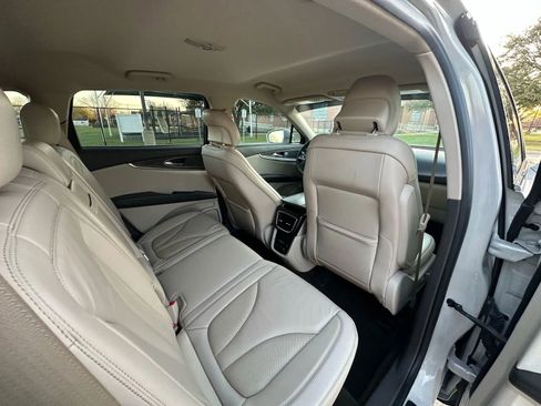 Used 2019 Lincoln Nautilus Select image 27