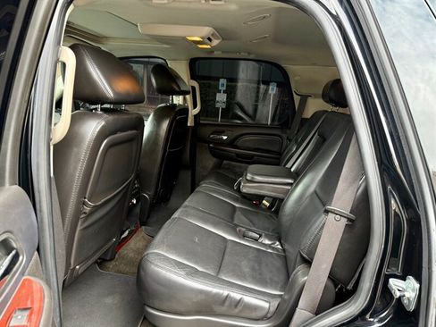 Used 2007 Cadillac Escalade AWD w/ Information Package image 10