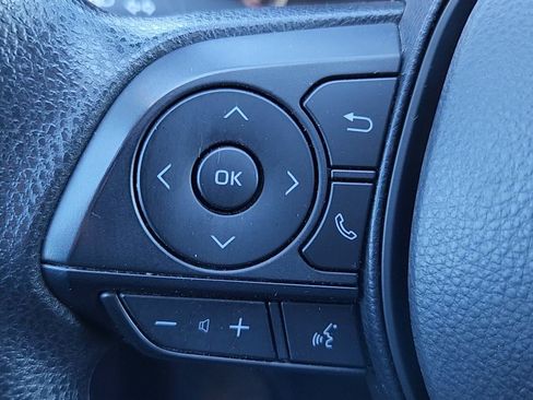 Used 2025 Toyota RAV4 XLE AWD/4WD image 12
