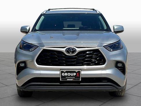 Used 2025 Toyota Highlander XLE image 4