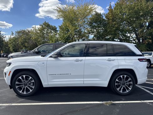 Certified 2023 Jeep Grand Cherokee Overland AWD/4WD image 4