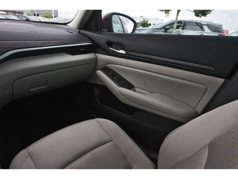 Certified 2024 Nissan Altima 2.5 SV w/ SV Premium Package FWD image 13