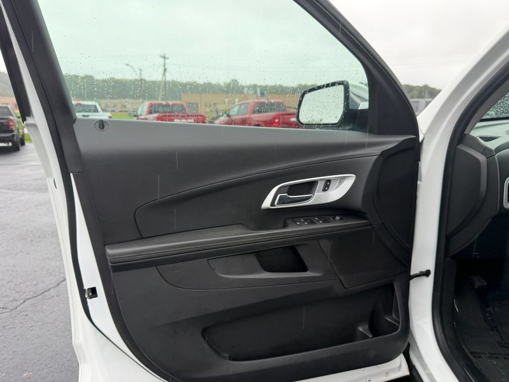 Used 2017 Chevrolet Equinox Premier FWD image 15