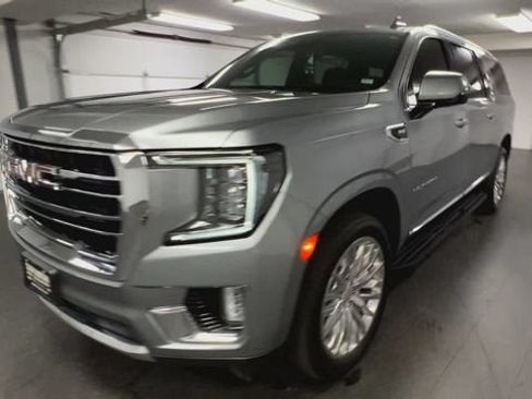 Certified 2023 GMC Yukon XL SLT w/ SLT Luxury Package AWD/4WD image 4