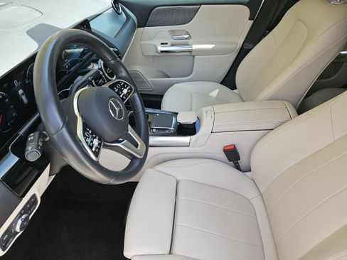 Used 2022 Mercedes-Benz GLA 250 w/ Premium Package Lite image 9