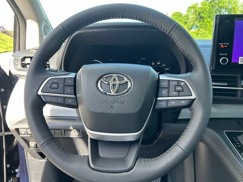 New 2026 Toyota Sienna XLE AWD/4WD image 14
