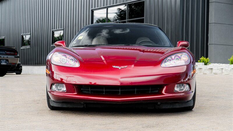 Used 2007 Chevrolet Corvette Coupe w/ Preferred Equipment Group RWD image 4