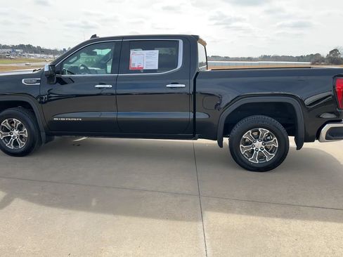 Used 2025 GMC Sierra 1500 SLT image 6