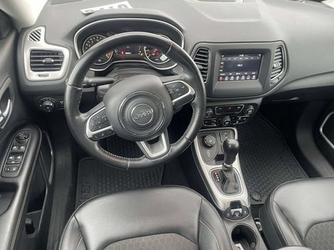 Used 2019 Jeep Compass Latitude w/ Cold Weather Group AWD/4WD image 12