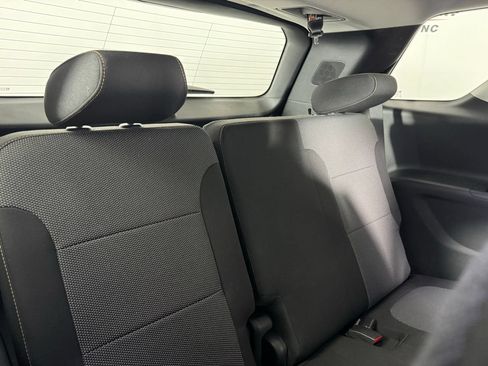 Used 2018 Chevrolet Traverse LT FWD image 35