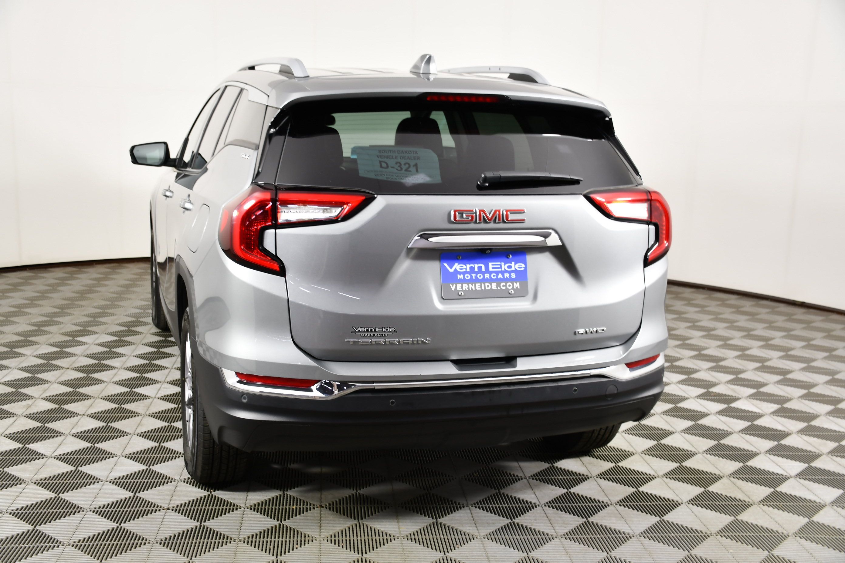 Used 2024 GMC Terrain SLT w/ Tech Package AWD/4WD image 7