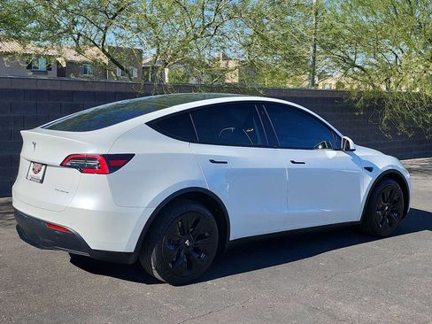 Used 2021 Tesla Model Y Long Range AWD/4WD image 8