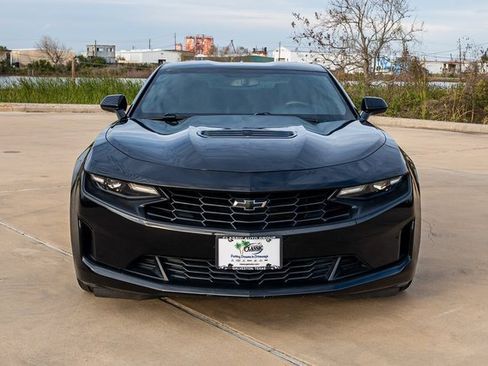Used 2020 Chevrolet Camaro LT w/ Technology Package image 2
