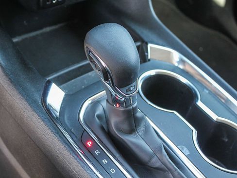 Used 2021 Chevrolet Traverse LT image 22