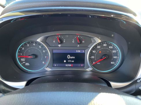 Used 2020 Chevrolet Traverse LT image 17