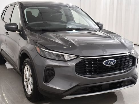 Used 2023 Ford Escape Active w/ Tech Pack #2 AWD/4WD image 4