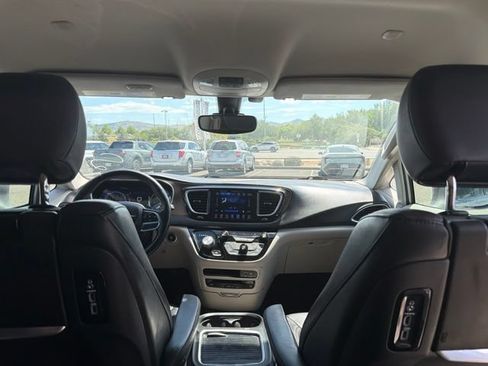 Used 2017 Chrysler Pacifica Touring-L Plus FWD image 15