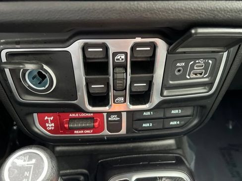 Used 2025 Jeep Wrangler Unlimited Sport AWD/4WD image 12