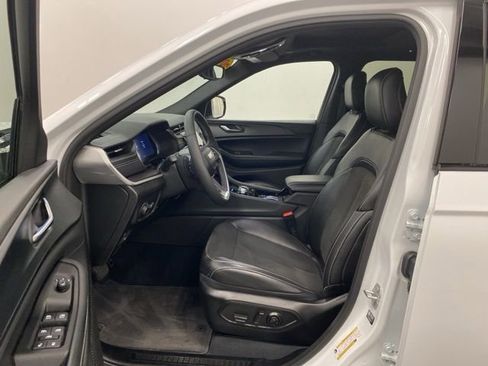 Used 2023 Jeep Grand Cherokee L Laredo image 8