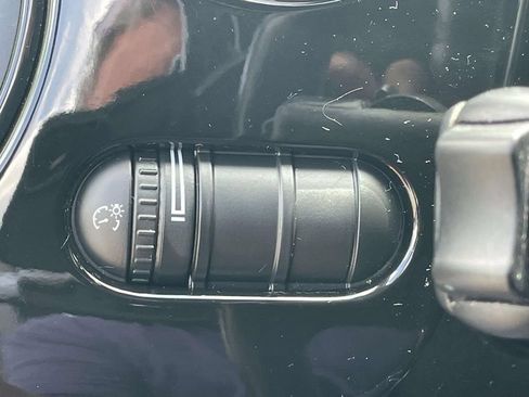 Used 2018 Volkswagen Beetle 2.0T S FWD image 17