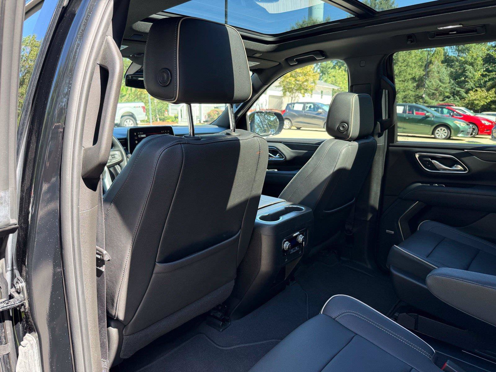 Used 2023 GMC Yukon SLT w/ SLT Premium Package RWD image 32