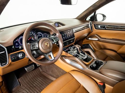 Certified 2023 Porsche Cayenne Turbo AWD/4WD image 4